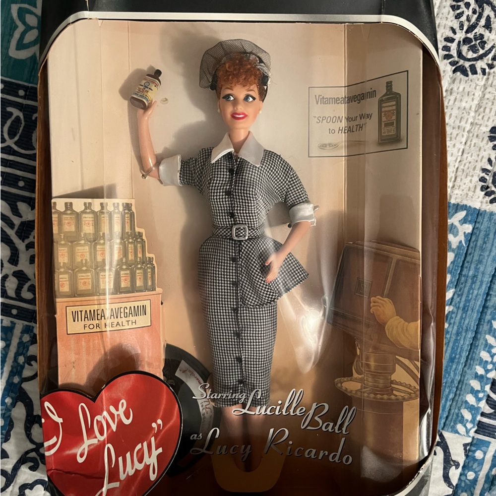 Mattel I love Lucy “Lucy does a TV commercial” Barbie doll Collectors Edition